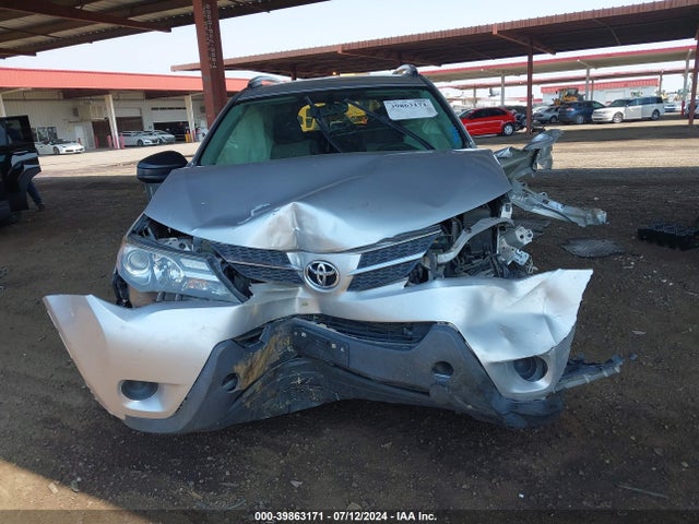 Toyota RAV4 LE 2015 JTMBFREV9FJ019522 Image 12