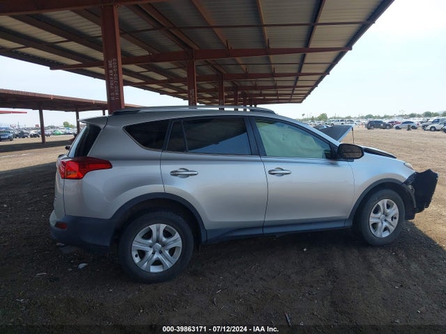 Toyota RAV4 LE 2015 JTMBFREV9FJ019522 Image 13