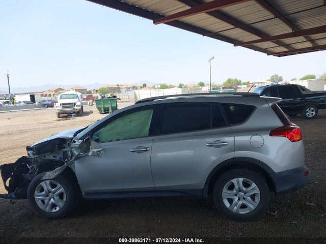 Toyota RAV4 LE 2015 JTMBFREV9FJ019522 Image 14