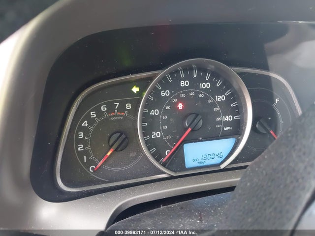 Toyota RAV4 LE 2015 JTMBFREV9FJ019522 Image 15