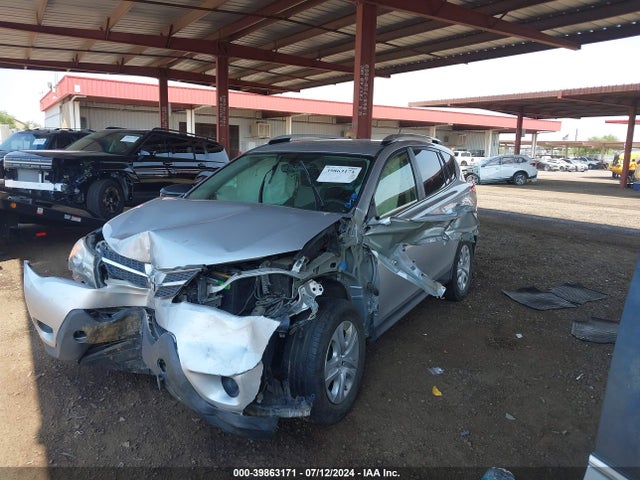 Toyota RAV4 LE 2015 JTMBFREV9FJ019522 Image 2