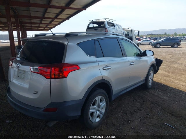 Toyota RAV4 LE 2015 JTMBFREV9FJ019522 Image 4