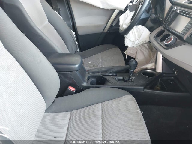 Toyota RAV4 LE 2015 JTMBFREV9FJ019522 Image 5