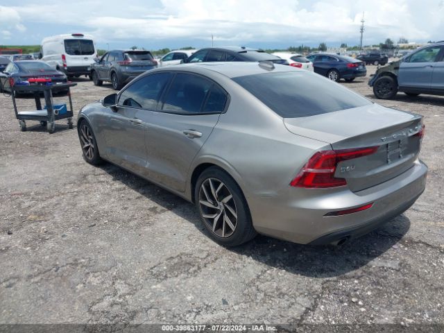 7JRA22TK7KG011502 Volvo S60 T6 Momentum