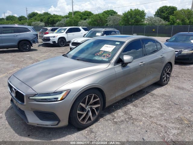7JRA22TK7KG011502 Volvo S60 T6 Momentum