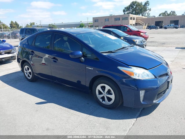Toyota Prius Two 2015 JTDKN3DU3F1972171 главное изображение