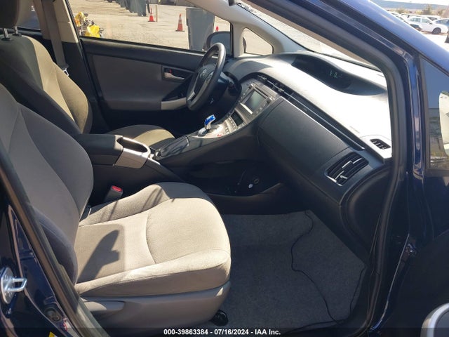 Toyota Prius Two 2015 JTDKN3DU3F1972171 Image 5
