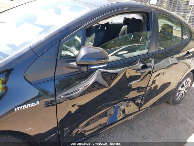 JTDL9MFU1N3033695 Toyota Prius Le Awd-e