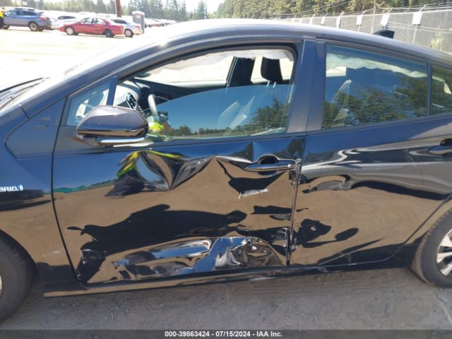 JTDL9MFU1N3033695 Toyota Prius Le Awd-e