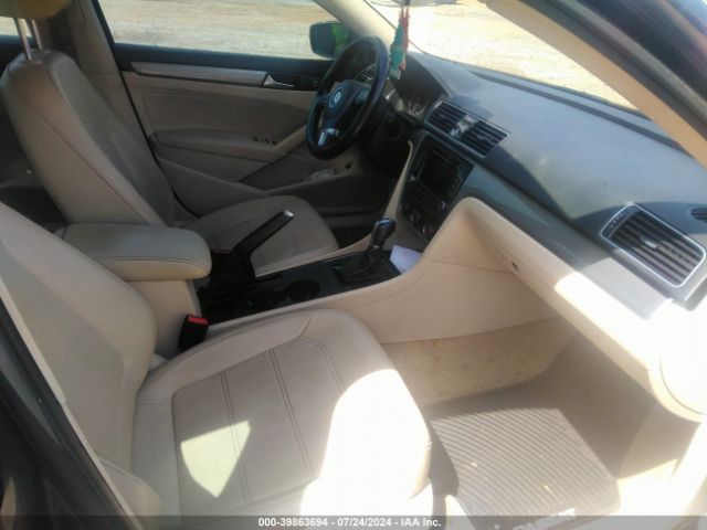 1VWAT7A31FC118687 Volkswagen Passat 1.8t Limited Edition
