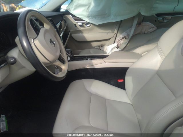LVY982AK1JP039080 Volvo S90 T5 Momentum