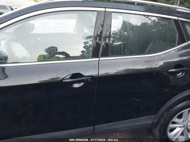 JN1BJ1CR4HW117176 Nissan Rogue Sport Sv