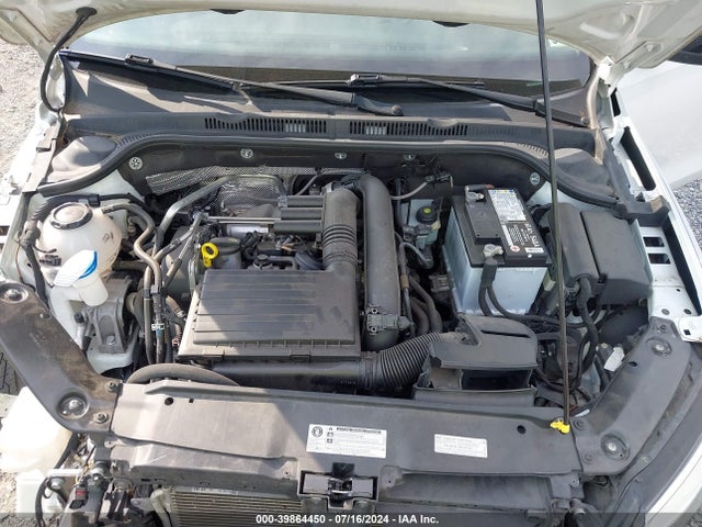 3VWB67AJ3JM226262 Volkswagen Jetta 1.4t Se/1.4t Wolfsburg Edition