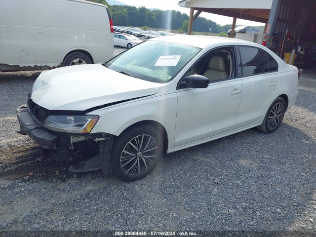 3VWB67AJ3JM226262 Volkswagen Jetta 1.4t Se/1.4t Wolfsburg Edition