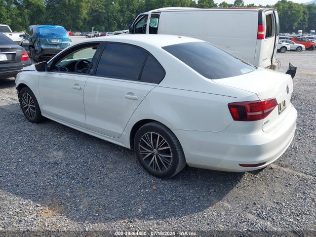 3VWB67AJ3JM226262 Volkswagen Jetta 1.4t Se/1.4t Wolfsburg Edition