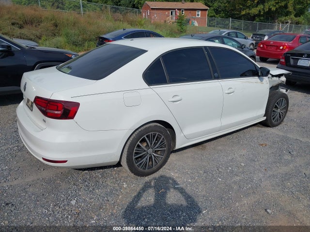 3VWB67AJ3JM226262 Volkswagen Jetta 1.4t Se/1.4t Wolfsburg Edition