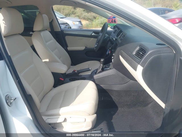 3VWB67AJ3JM226262 Volkswagen Jetta 1.4t Se/1.4t Wolfsburg Edition