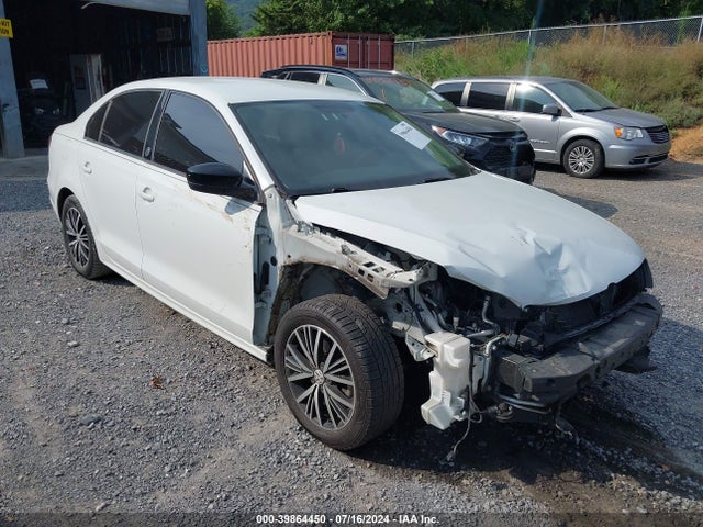 3VWB67AJ3JM226262 Volkswagen Jetta 1.4t Se/1.4t Wolfsburg Edition