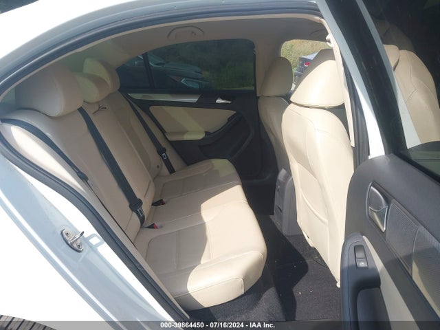 3VWB67AJ3JM226262 Volkswagen Jetta 1.4t Se/1.4t Wolfsburg Edition
