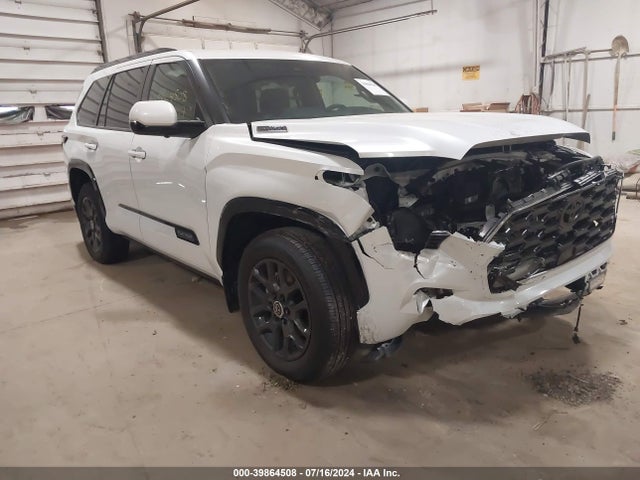 Toyota Sequoia Platinum 2024 7SVAAABA4RX026074 главное изображение