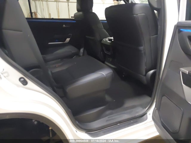Toyota Sequoia Platinum 2024 7SVAAABA4RX026074 Image 8