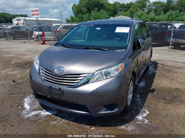 Toyota Sienna Le 8 Passenger 2015 5TDKK3DC6FS549832 Image 2