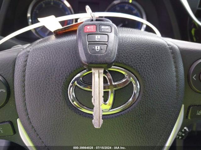 2T1BURHE2JC029640 Toyota COROLLA SE