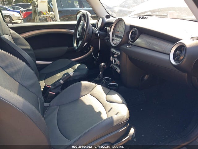 2008 MINI COOPER S CLUBMAN WMWMM33558TP88621 Photo 4