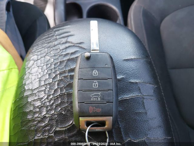 KNDJN2A28F7773185 KIA Soul