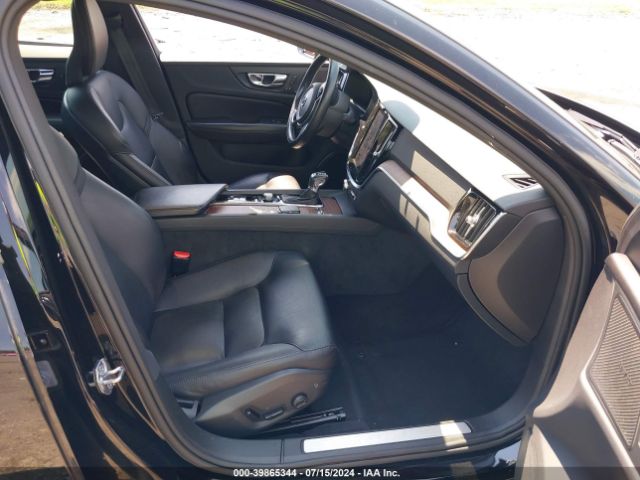 7JR102FK7KG013073 Volvo S60 T5 Momentum
