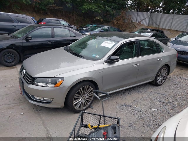 1VWBT7A35EC111907 Volkswagen Passat 1.8t Sport