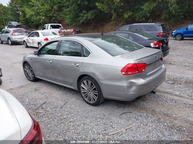 1VWBT7A35EC111907 Volkswagen Passat 1.8t Sport