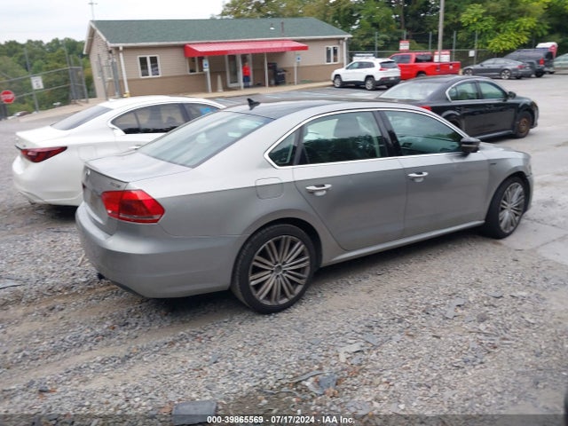 1VWBT7A35EC111907 Volkswagen Passat 1.8t Sport