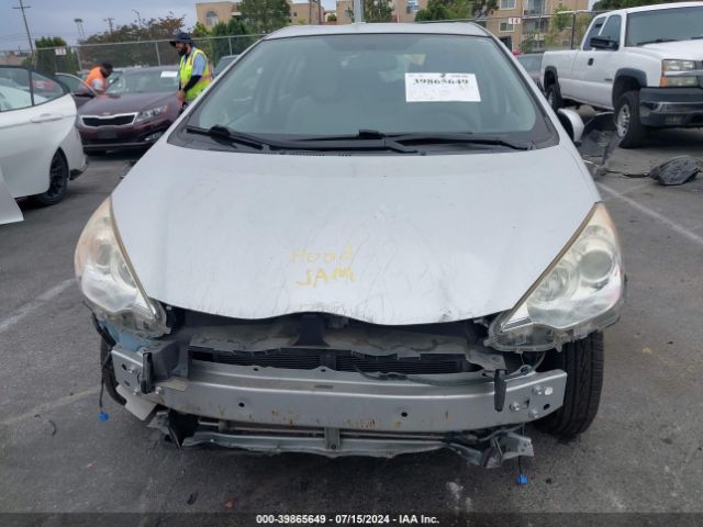 JTDKDTB33E1072088 Toyota Prius C One