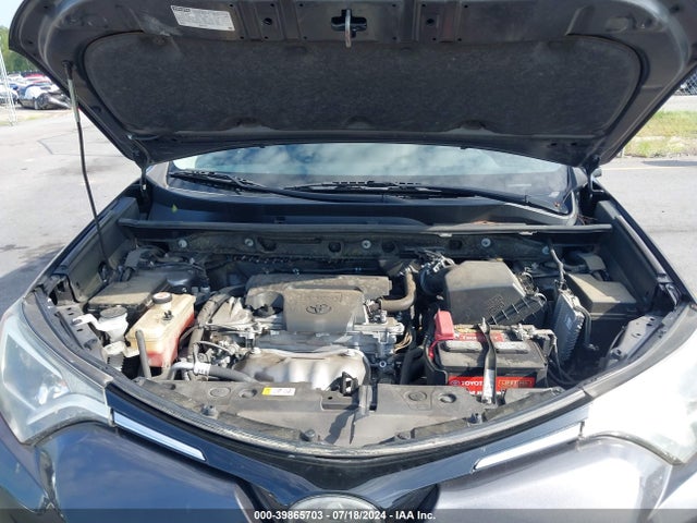 Toyota RAV4 LE 2018 JTMZFREV6JJ751873 Image 10