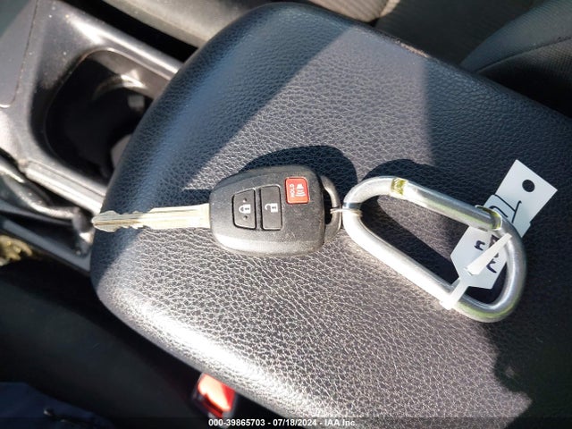 Toyota RAV4 LE 2018 JTMZFREV6JJ751873 Image 11