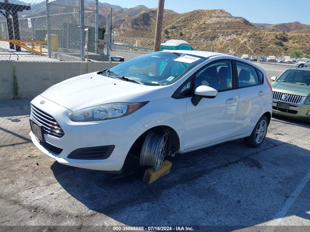 Ford FIESTA SE 2018 3FADP4EJ1JM118813 Image 2