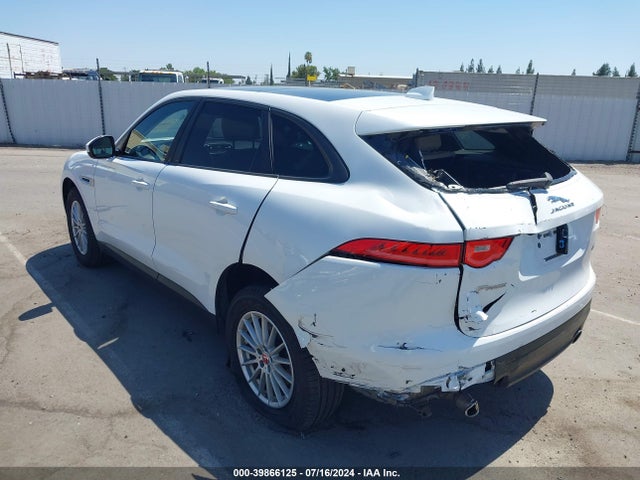 2017 JAGUAR F-PACE SADCS2BV4HA059669 Photo 2