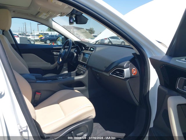 2017 JAGUAR F-PACE SADCS2BV4HA059669 Photo 4