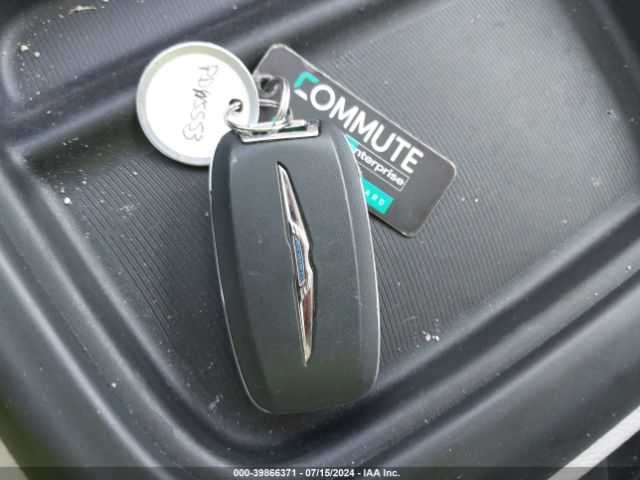 2C4RC1DG7MR546348 Chrysler Voyager Lxi