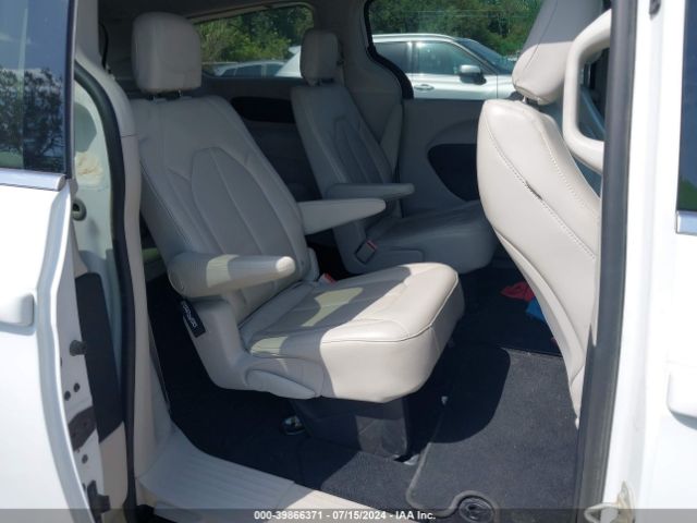 2C4RC1DG7MR546348 Chrysler Voyager Lxi