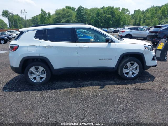 3C4NJDBB3NT215679 Jeep Compass Latitude 4x4