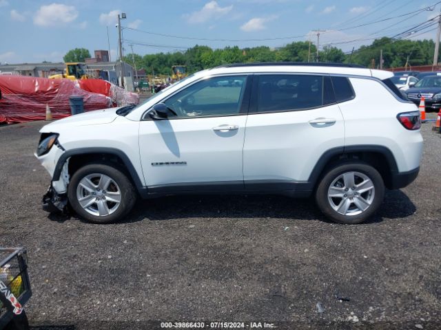 3C4NJDBB3NT215679 Jeep Compass Latitude 4x4