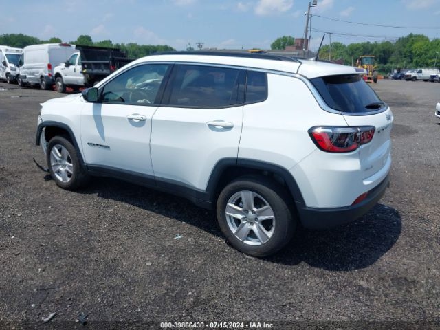 3C4NJDBB3NT215679 Jeep Compass Latitude 4x4