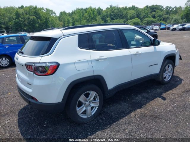3C4NJDBB3NT215679 Jeep Compass Latitude 4x4