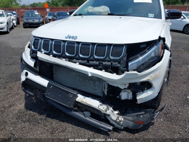 3C4NJDBB3NT215679 Jeep Compass Latitude 4x4
