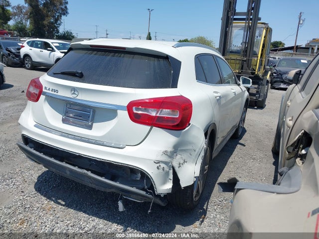 WDCTG4EB5FJ119329 Mercedes-Benz GLA 250