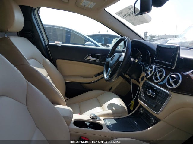 WDCTG4EB5FJ119329 Mercedes-Benz GLA 250