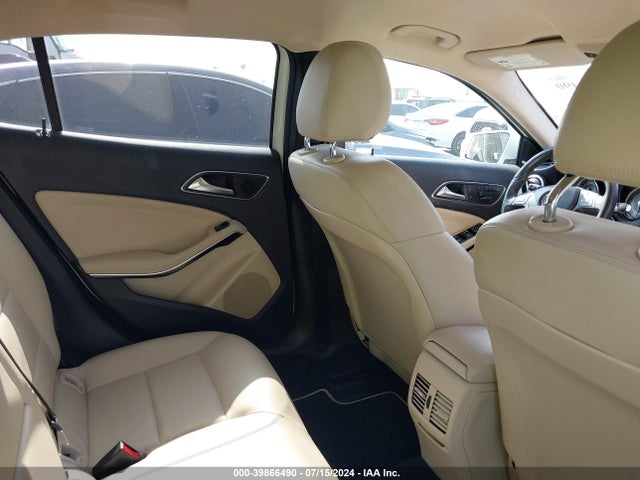 WDCTG4EB5FJ119329 Mercedes-Benz GLA 250