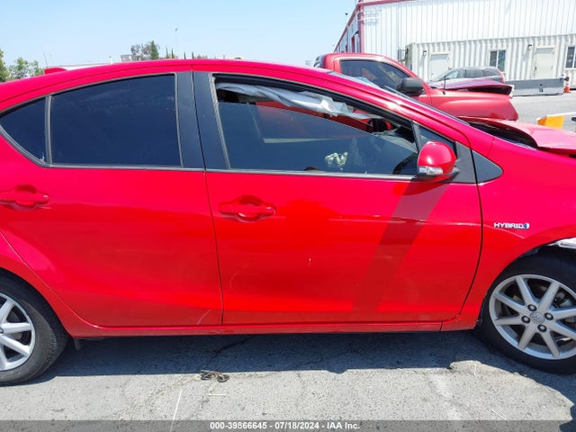 Toyota Prius C Three 2015 JTDKDTB34F1091699 Image 13